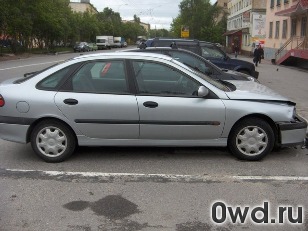 Битый автомобиль Renault Laguna